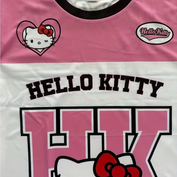 Hello Kitty Graphic Short Sleeve Tee size 9-10 years - Picture 5 of 5